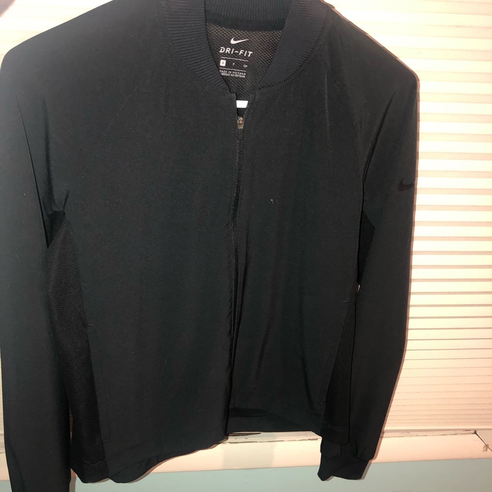 small nike windbreaker